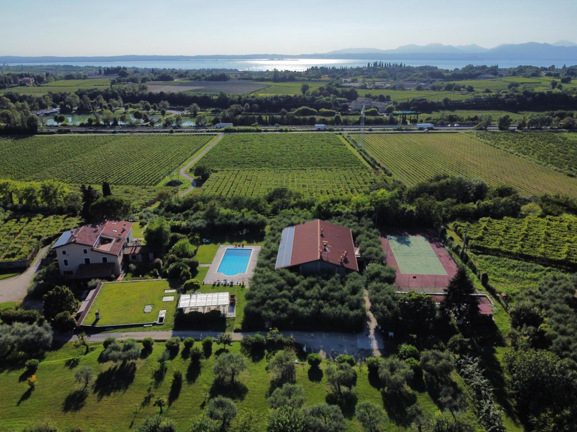 Casa Ghirlanda Con Piscina E Campo Da Tennis Lazise Exterior photo